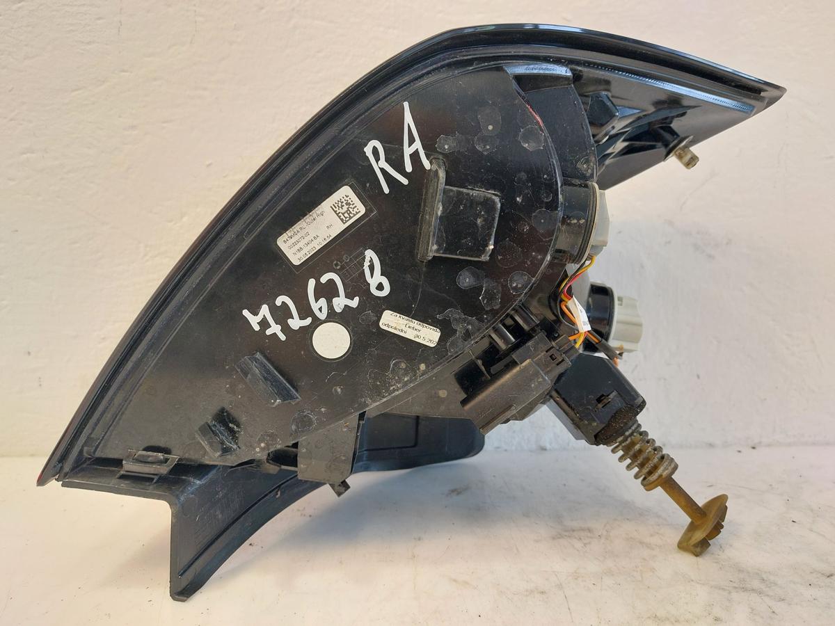 Ford Fiesta HF MK8 Rückleuchte Schlussleuchte Rücklicht hinten aussen rechts 5tr