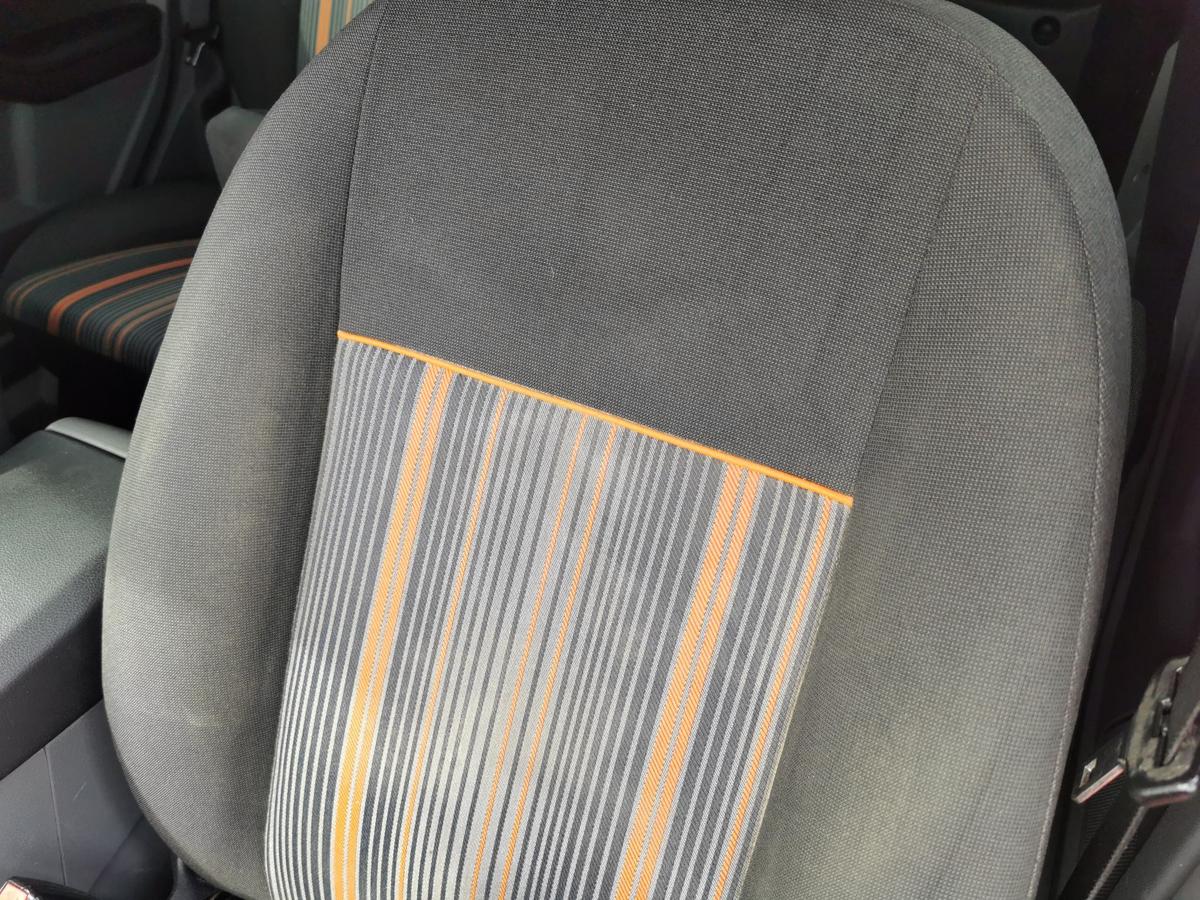 Ford Focus DA3 Fahrersitz Sitz Autositz vorn links Stoff 5 Türer
