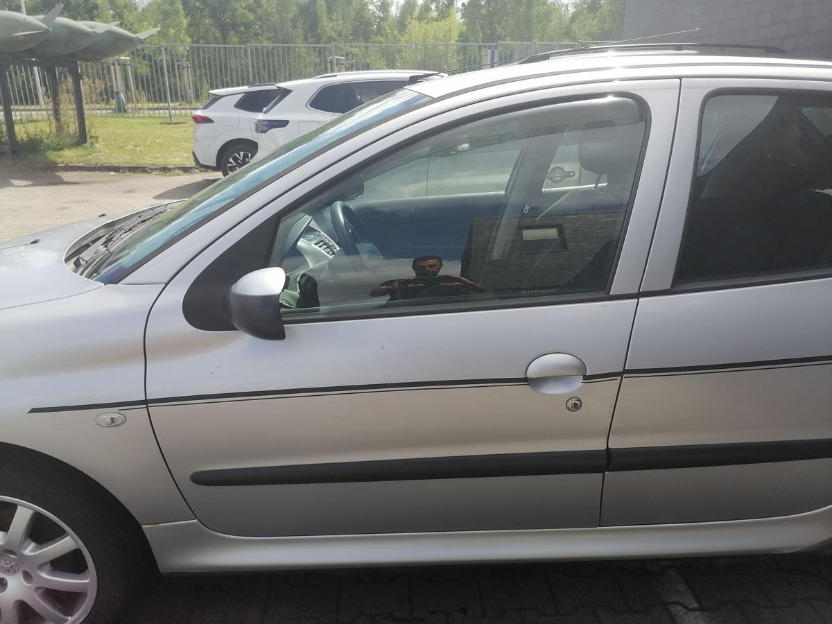 Peugeot206+ original T&uuml;r vorn links EZR Aluminiumgrau 5-T&uuml;rer Rohbau Bj.2011