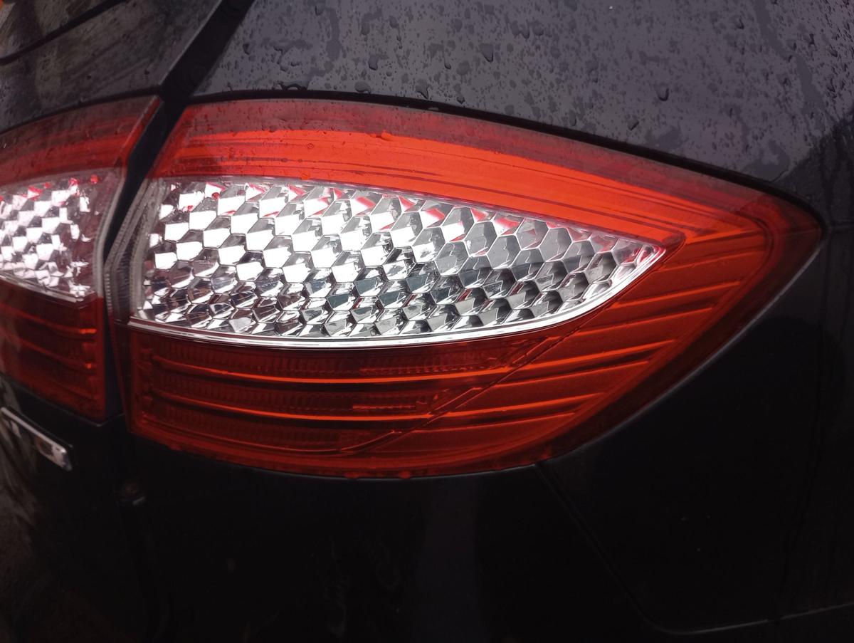 Ford Mondeo IV Kombi orig Rückleuchte außen rechts vor Facelift Bj 2010