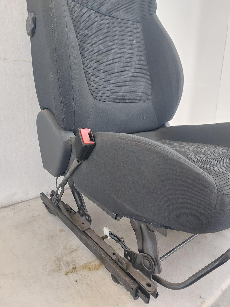 Peugeot 3008 I Typ 0U Sitz vorn links Fahrersitz mit Heizung Stoff Autositz