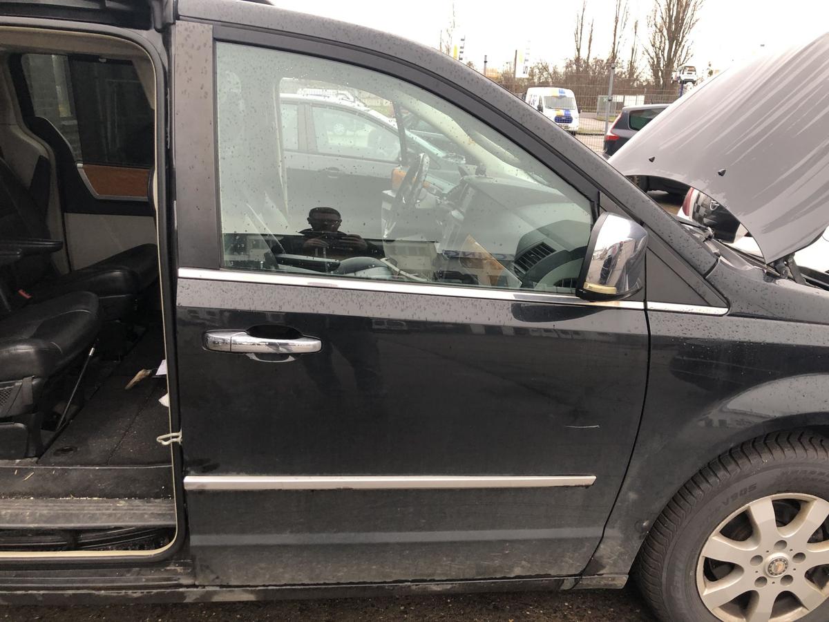 Chrysler Grand Voyager RT Tür vorn rechts Beifahrertür im Rohbau QXR schwarz