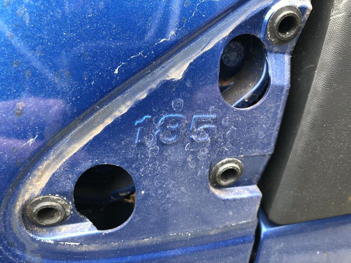 Renault Clio 3 Typ BR Kotfl&uuml;gel vorn links Fahrerseite TERNA Blue Index 185