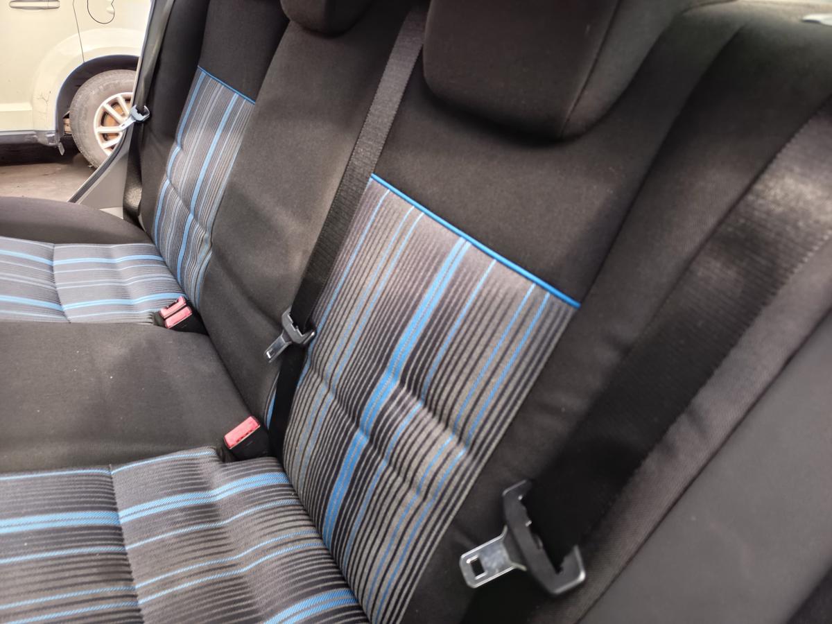 Ford Focus Mk2 original R&uuml;cksitzbank Stoff blau/schwarz Bj 2008