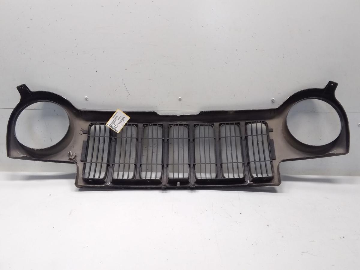 Jeep Cherokee KJ original K&uuml;hlergrill schwarz besch&auml;digt Bj.2003