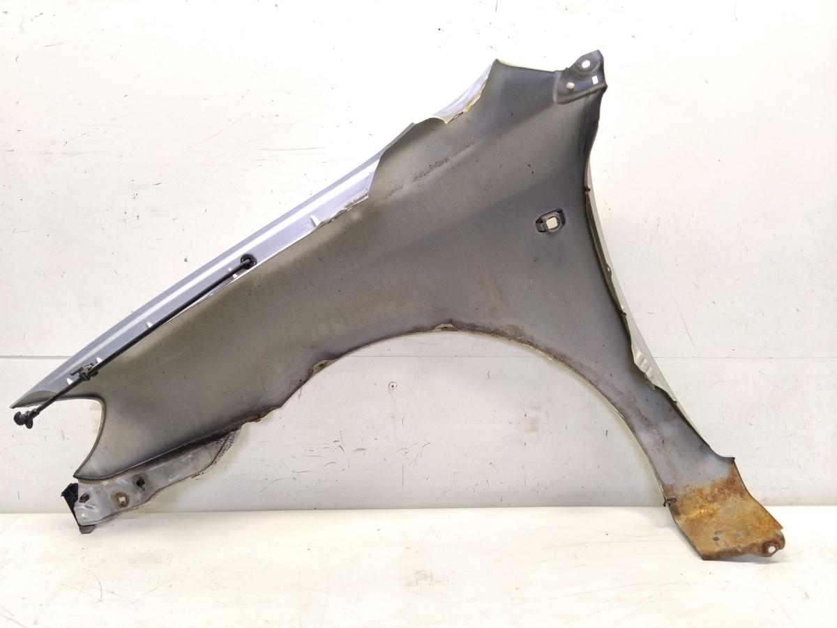 Toyota Corolla E12 Kombi original Kotflügel vorn rechts silbermet. BJ2003 Rost