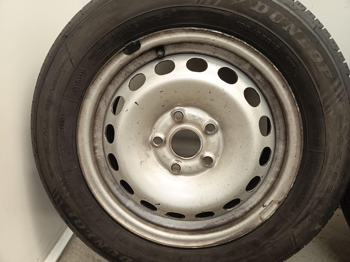 Satz VW Caddy Stahlfelgen mit Sommerreifen Dunlop 195/65R15 91T DOT 24