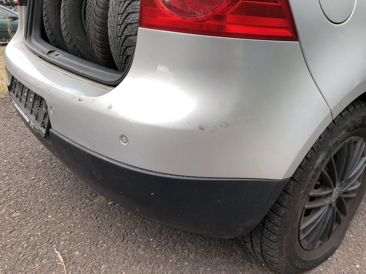 VW Golf 5 1K Sto&szlig;f&auml;nger hinten Hecksch&uuml;rze mit PDC LA7W Reflexsilber Metallic