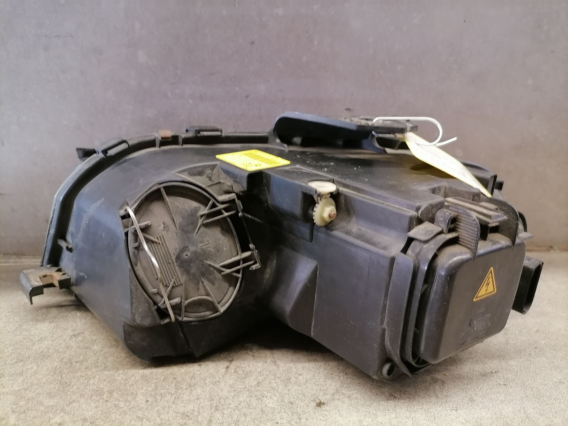 Audi A3 8P original Xenonscheinwerfer vorn rechts Bj.2003