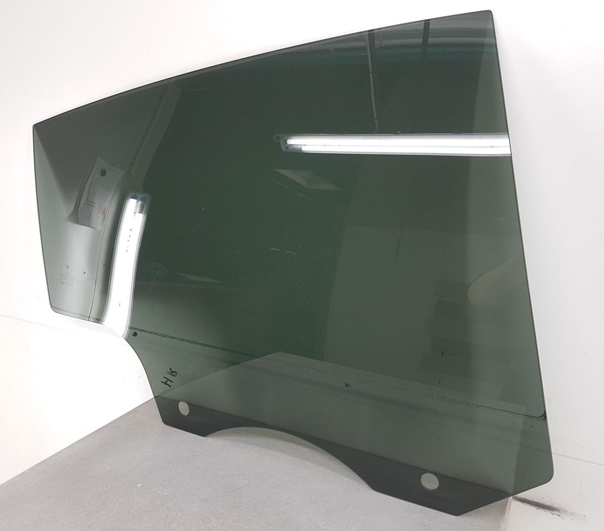 Tesla Model Y T&uuml;rscheibe hinten rechts abgedunkelt VSG Verbundglas Bj2022