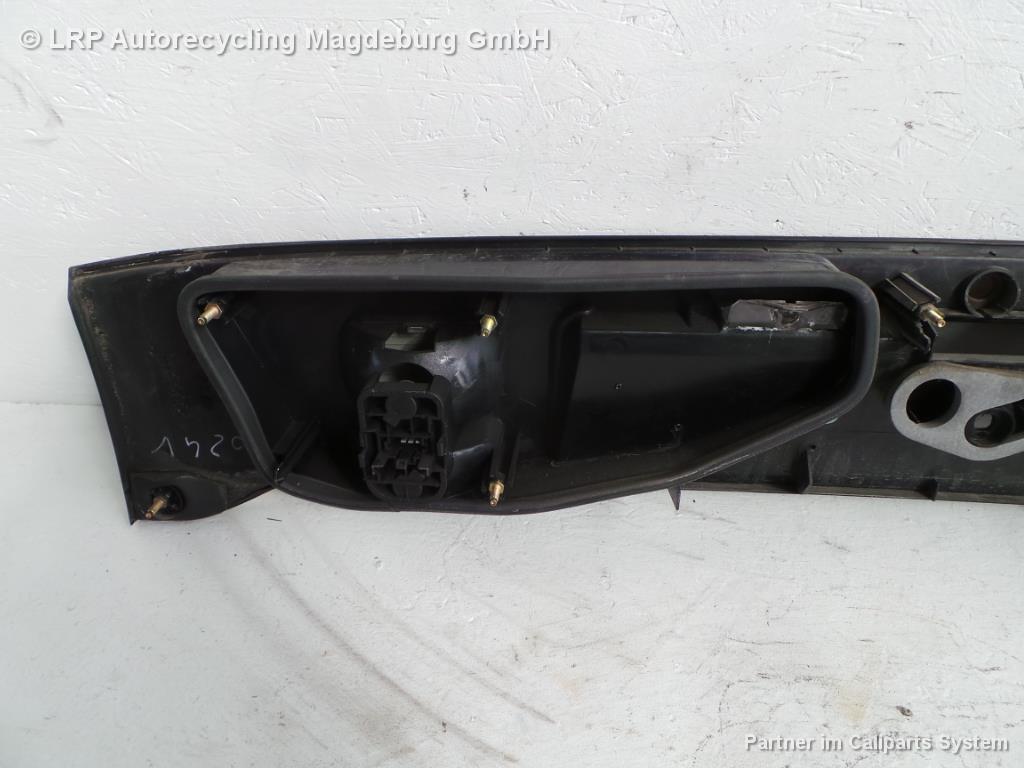 Renault Safrane Ph.1 Bj.94 Heckblende Leuchtband Mitte hinten Valeo