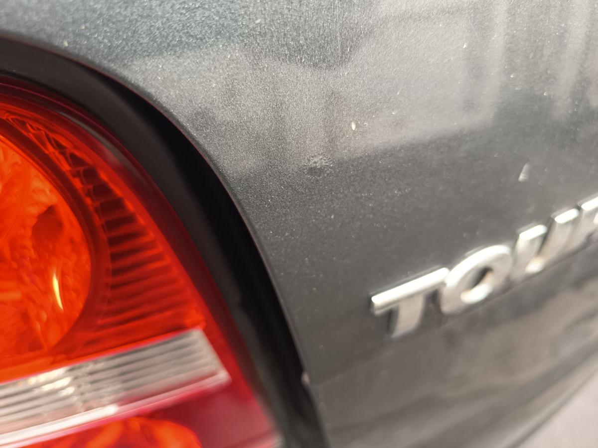 VW Touran 1T original Heckklappe mit Scheibe Rost D7X Platingrau Bj 2006