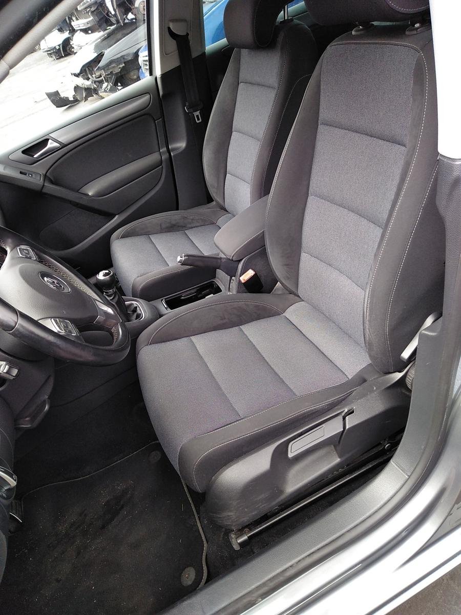 VW Golf 6 original Sitz vorn links Fahrersitz Stoff Dunkelgrau 5-Türer BJ2012