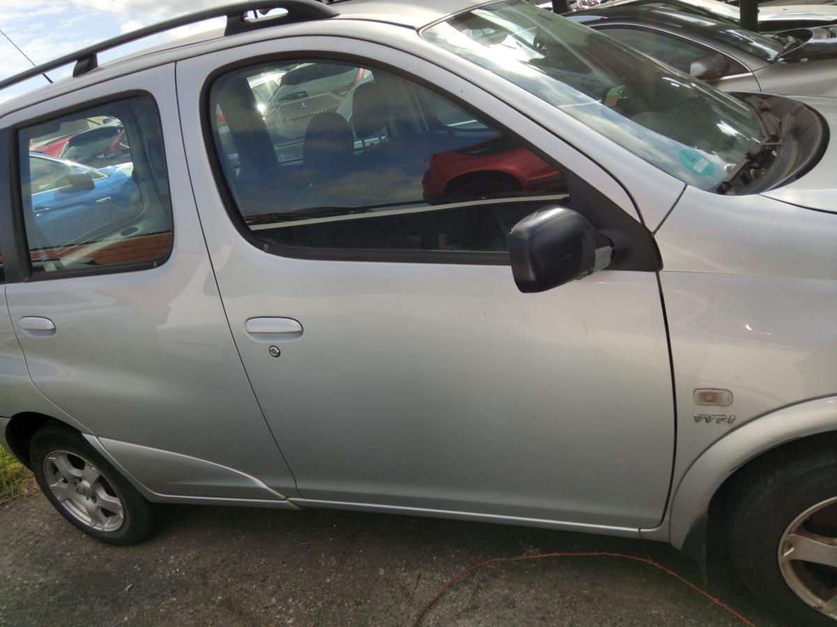 Toyota Yaris Verso original Tür vorn rechts Beifahrertür silber 1E7 BJ2004