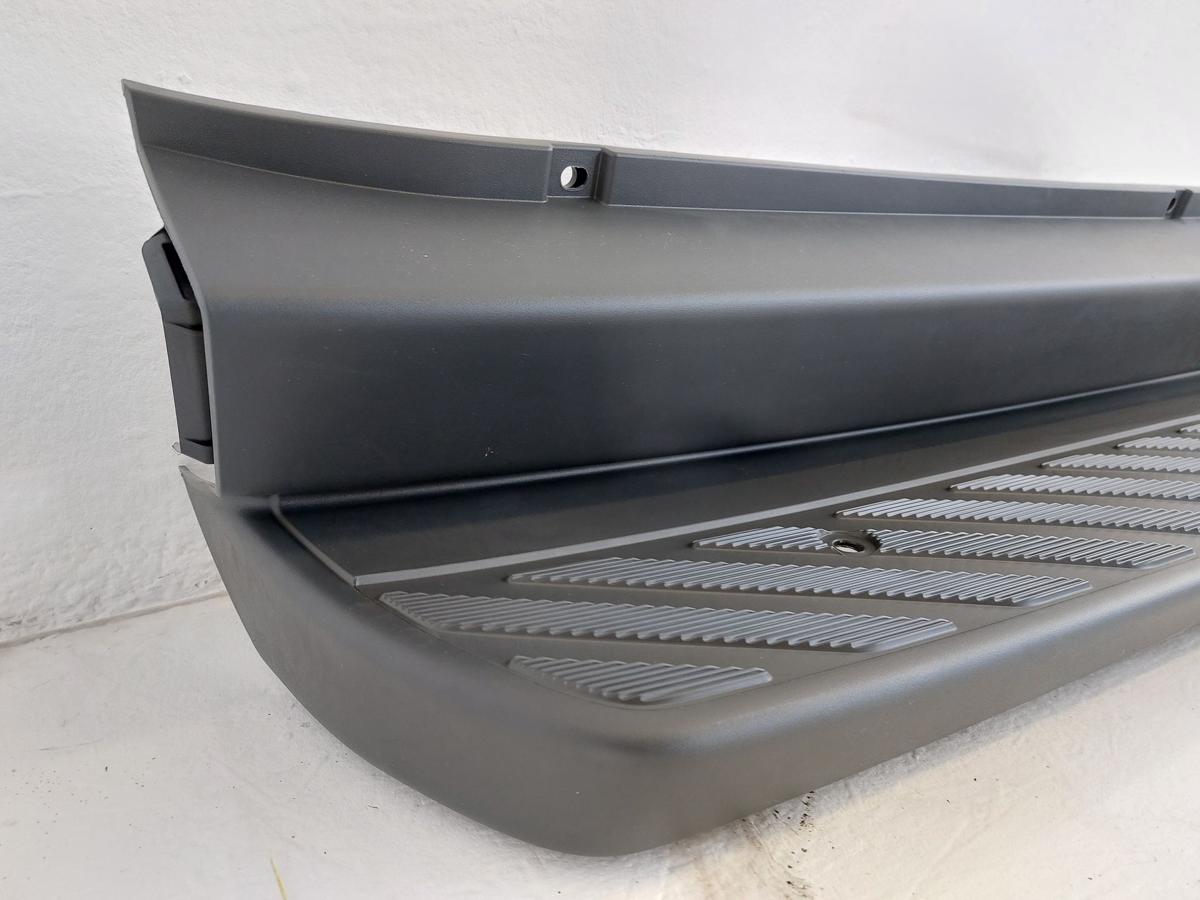 Mercedes Sprinter W906 Kasten OE Trittstufe Einstieg hinten Neuteil OEM ab 13 Mercedes Sprinter W906 Kasten OE Trittstufe Einstieg hinten Neuteil OEM ab 13