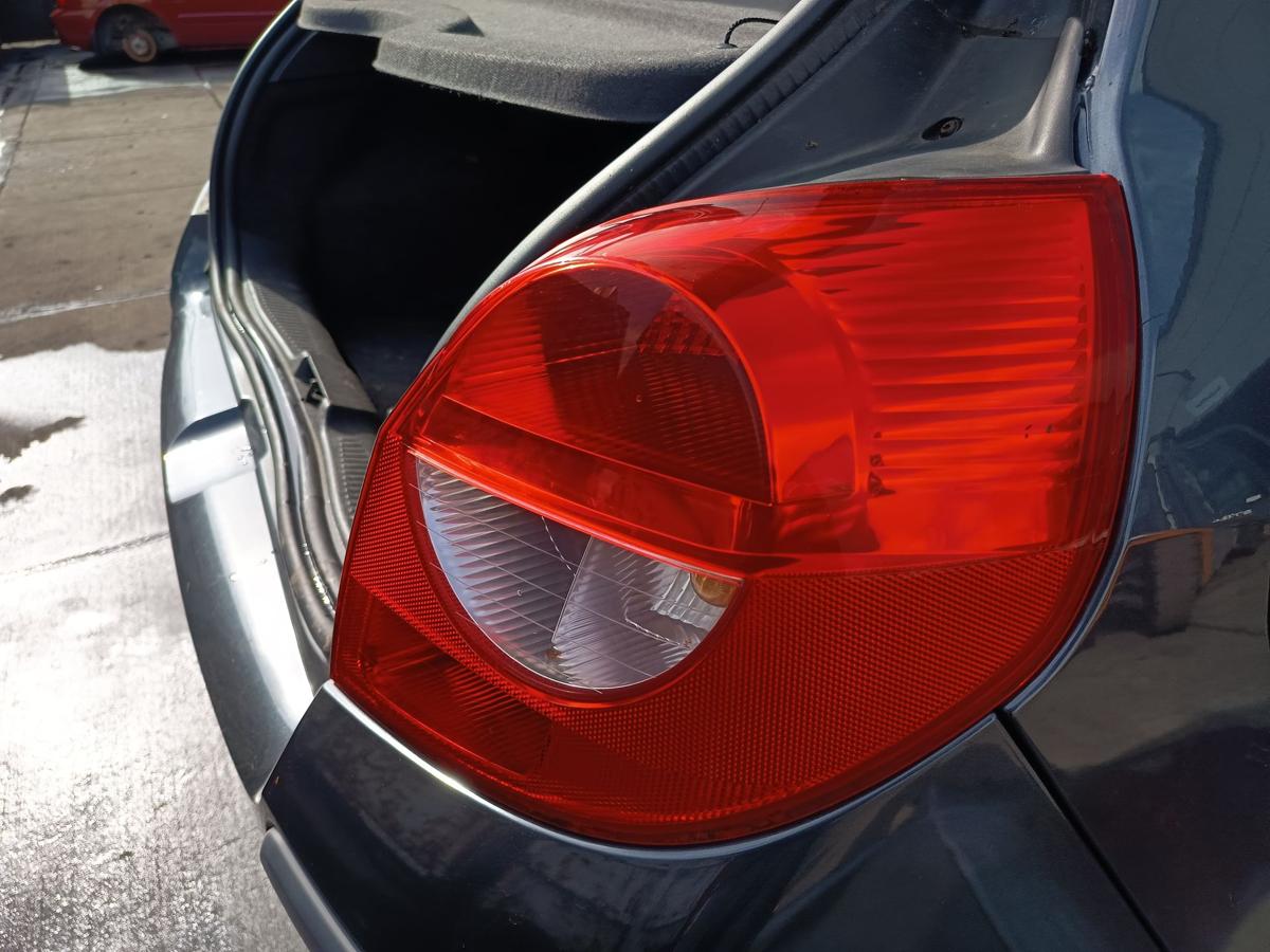 Renault Clio III Limo original R&uuml;ckleuchte rechts Heck Schluss Licht Bj 2006