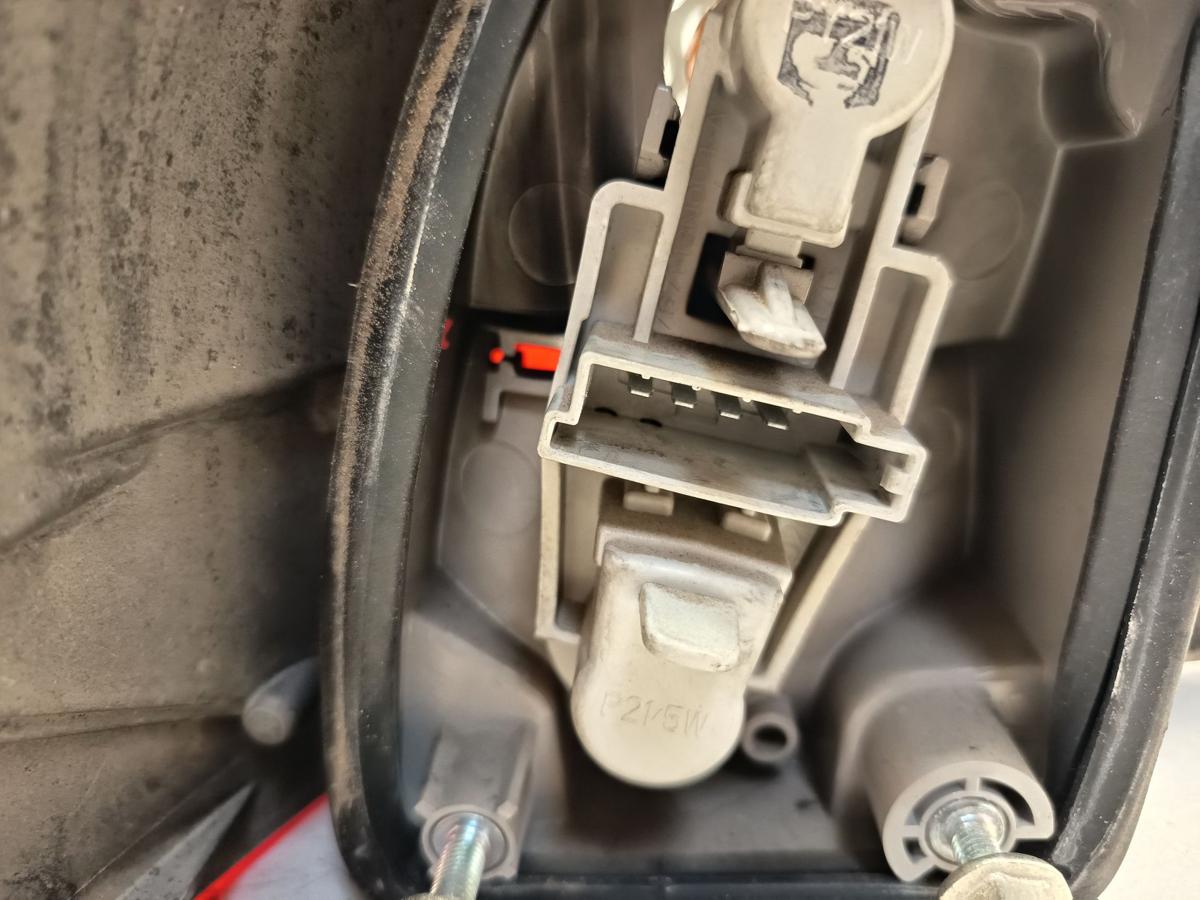 Ford Mondeo IV Turnier original R&uuml;ckleuchte rechts Heck Schlusslicht Bj 2009