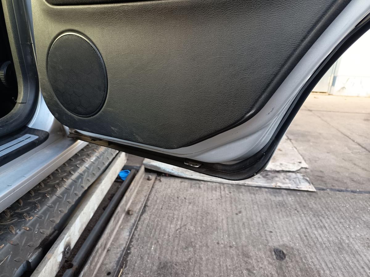 VW Golf IV Kombi original T&uuml;r hinten rechts LA7W silber Baujahr 2003