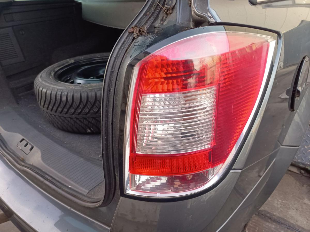 Opel Astra H Caravan original R&uuml;ckleuchte rechts Heck/Schluss/Licht Bj 2010