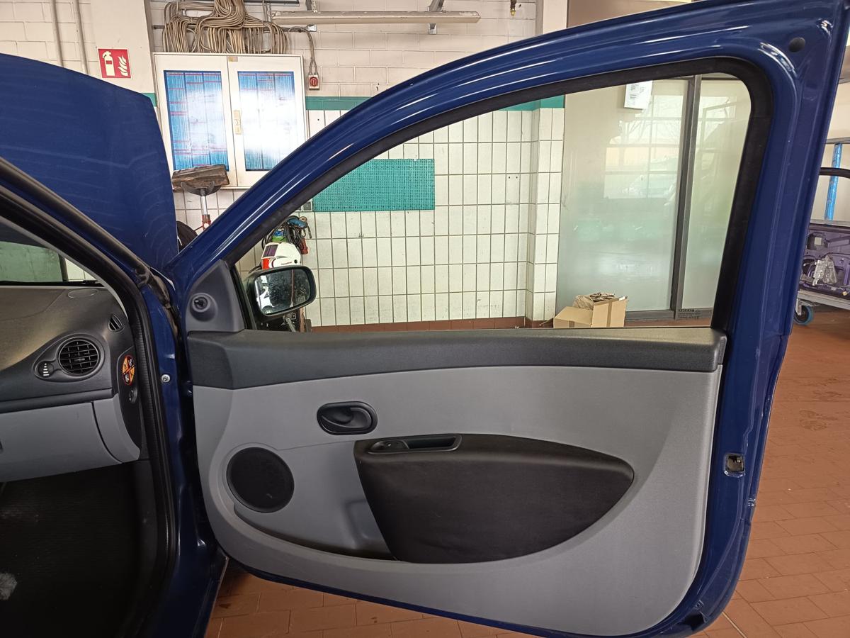 Renault Clio III original T&uuml;r rechts OV460 K&ouml;nigsblau / vor Facelift bis 05/2009