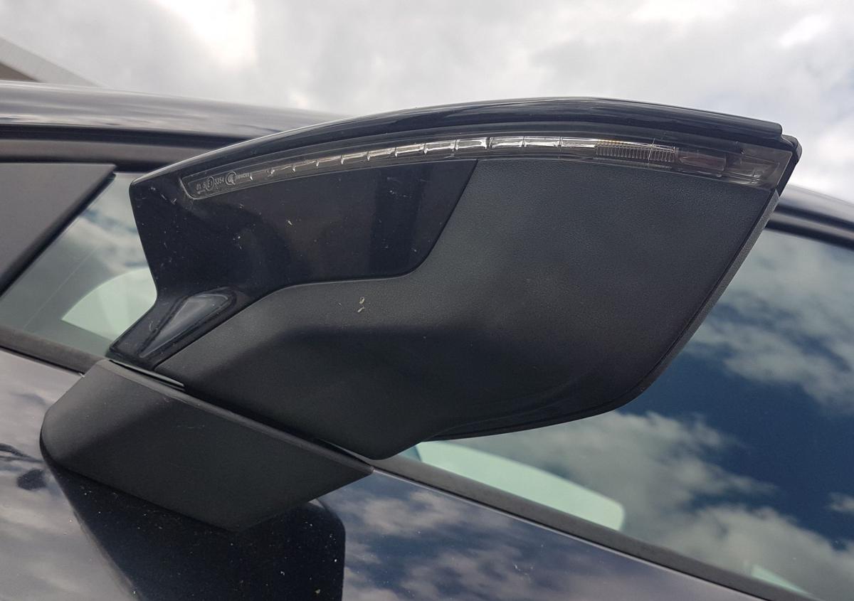 Seat Leon 5F Au&szlig;enspiegel links in LZ9Y Phantomschwarz Met Bj14 elek Anklappbar