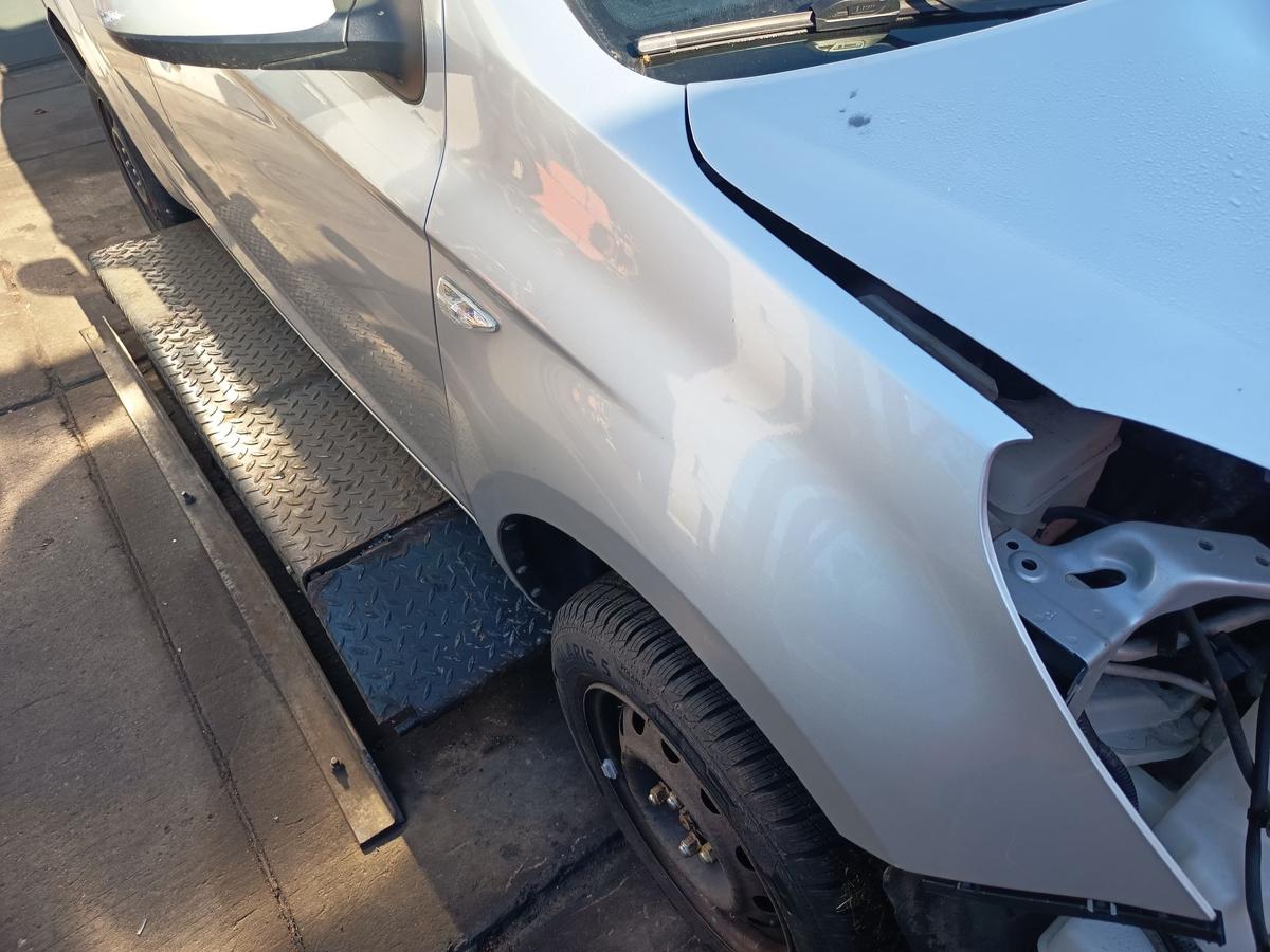 Hyundai i20 original Kotfl&uuml;gel rechts Seitenteil FG Sleek silver Bj 2011