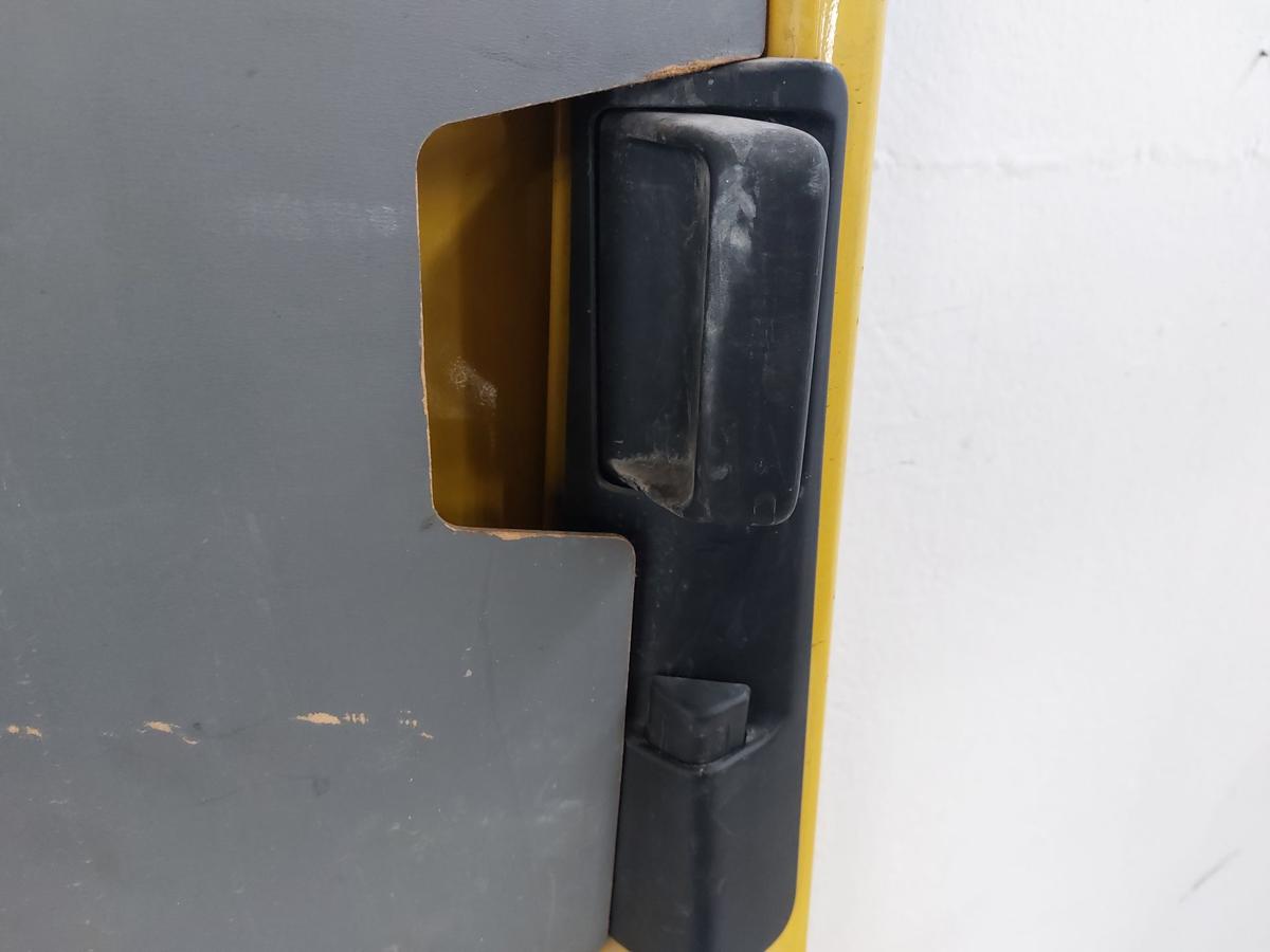 VW T5 7H Transporter Schiebet&uuml;r links Postgelb Dellen tiefe Kratzer