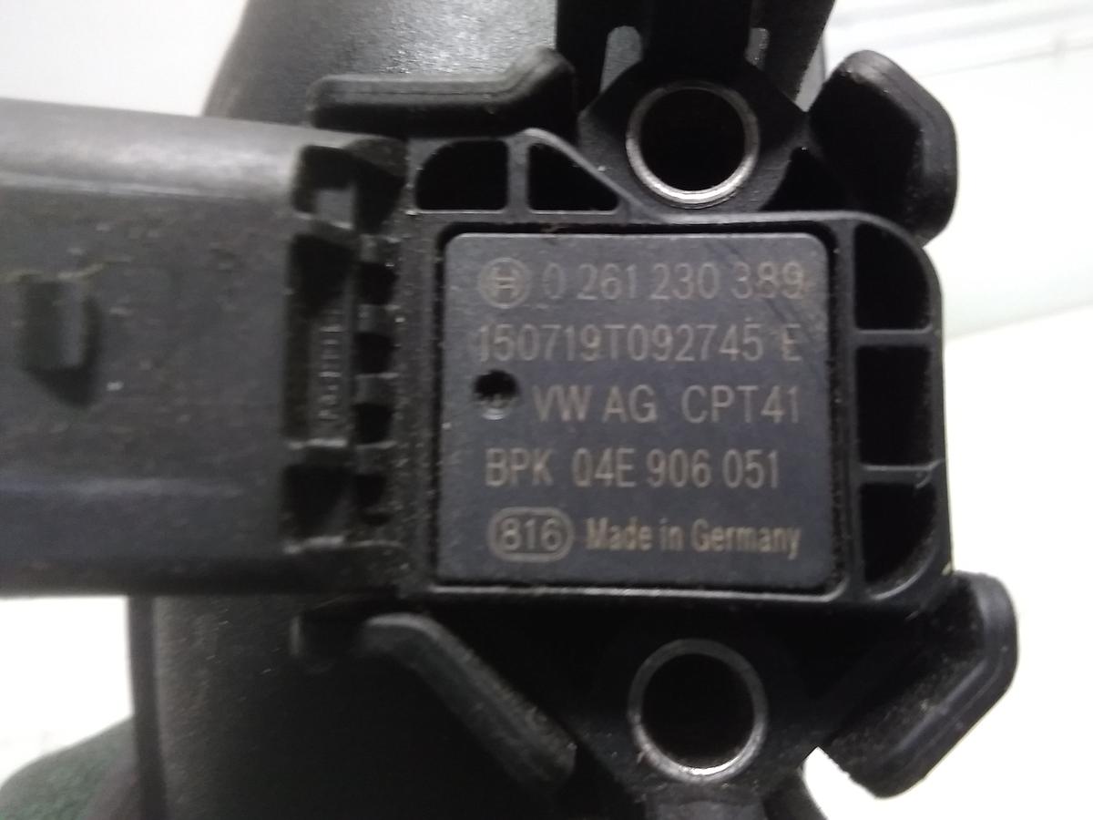 VW Passat 3G B8 Bj.2015 original Ladeluftrohr 04E145673F mit Ladedrucksensor 04E906051