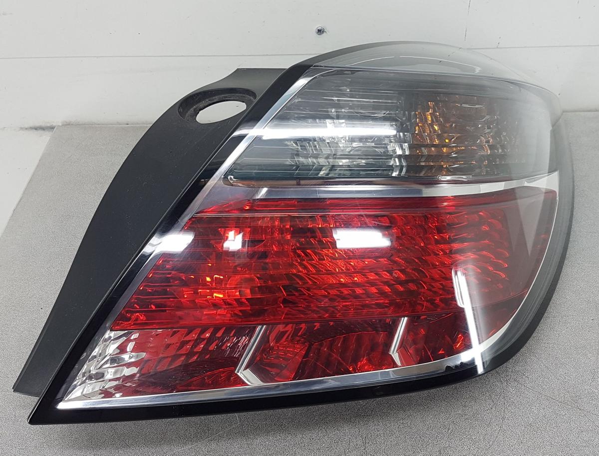 Opel Astra H GTC R&uuml;ckleuchte R&uuml;cklicht rechts 24451834 Bj2006 3 T&uuml;rig