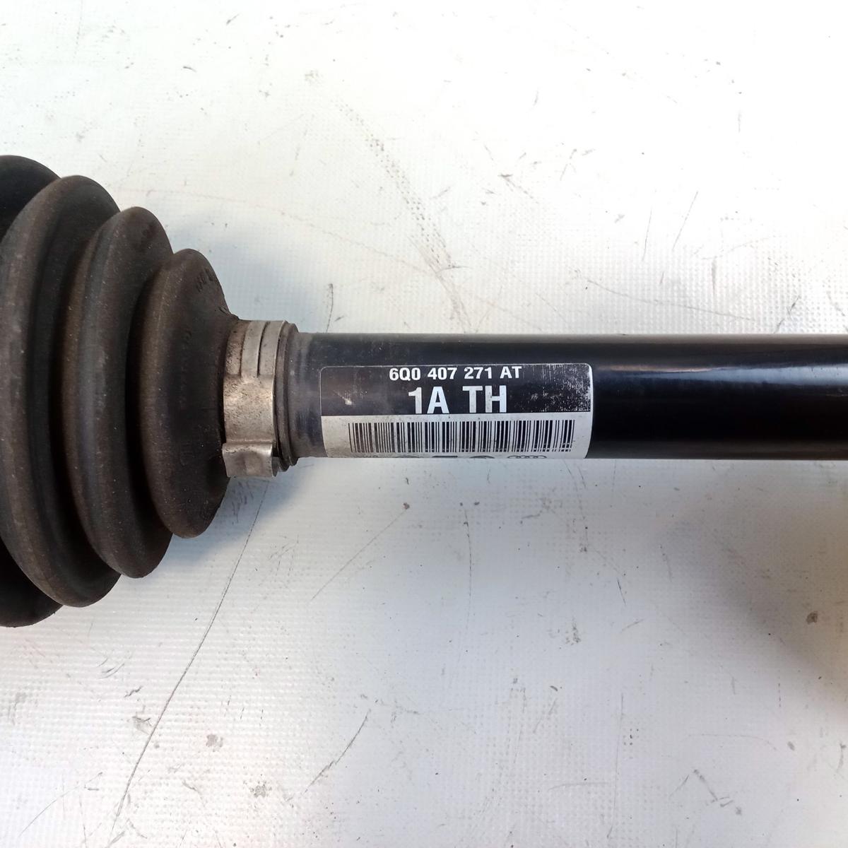 Skoda Fabia 5J orig Antriebswelle Gelenkwelle vorn links 1.2 44kw CGPB BJ2013