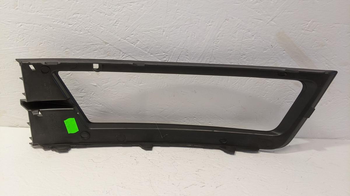 Skoda Rapid NH Blende Abdeckung Grill Gitter Nebelscheinwerfer vorn rechts