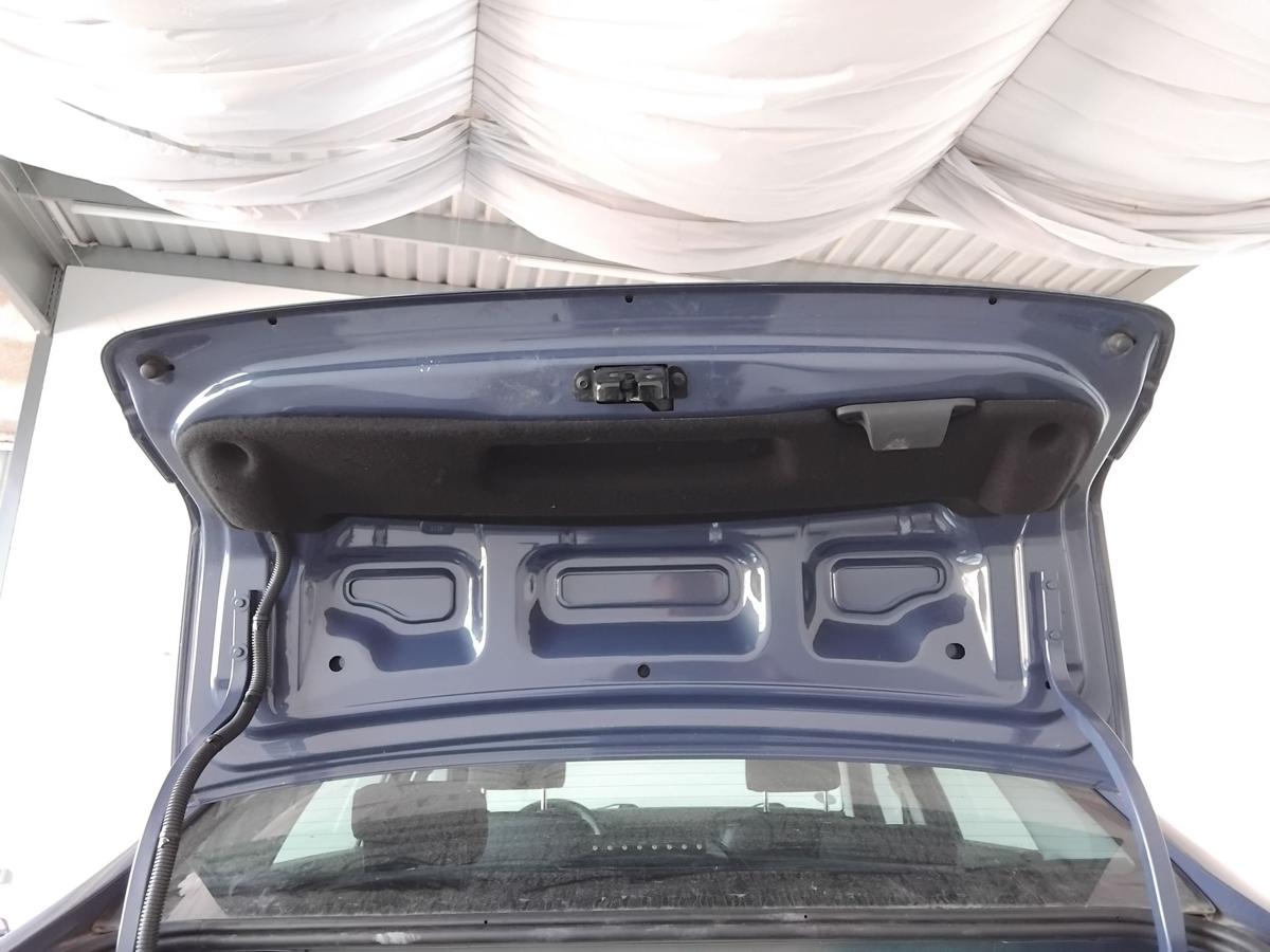 Lada Vesta GF Limousine Heckklappe 492 blues perl 4-t&uuml;rig BJ2019
