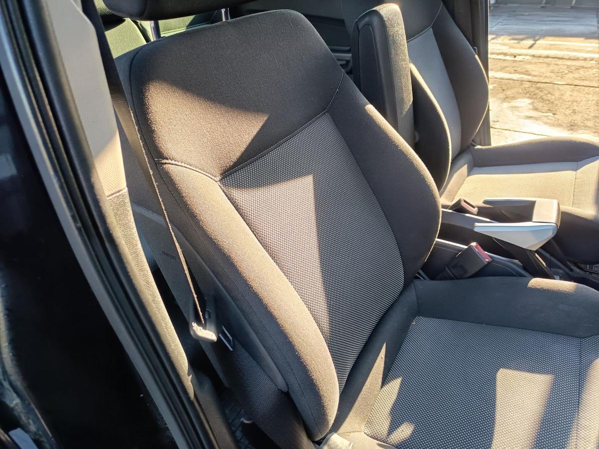 Opel Zafira B original Sitz vorn rechts Beifahrer Stoff schwarz/grau Bj 2009