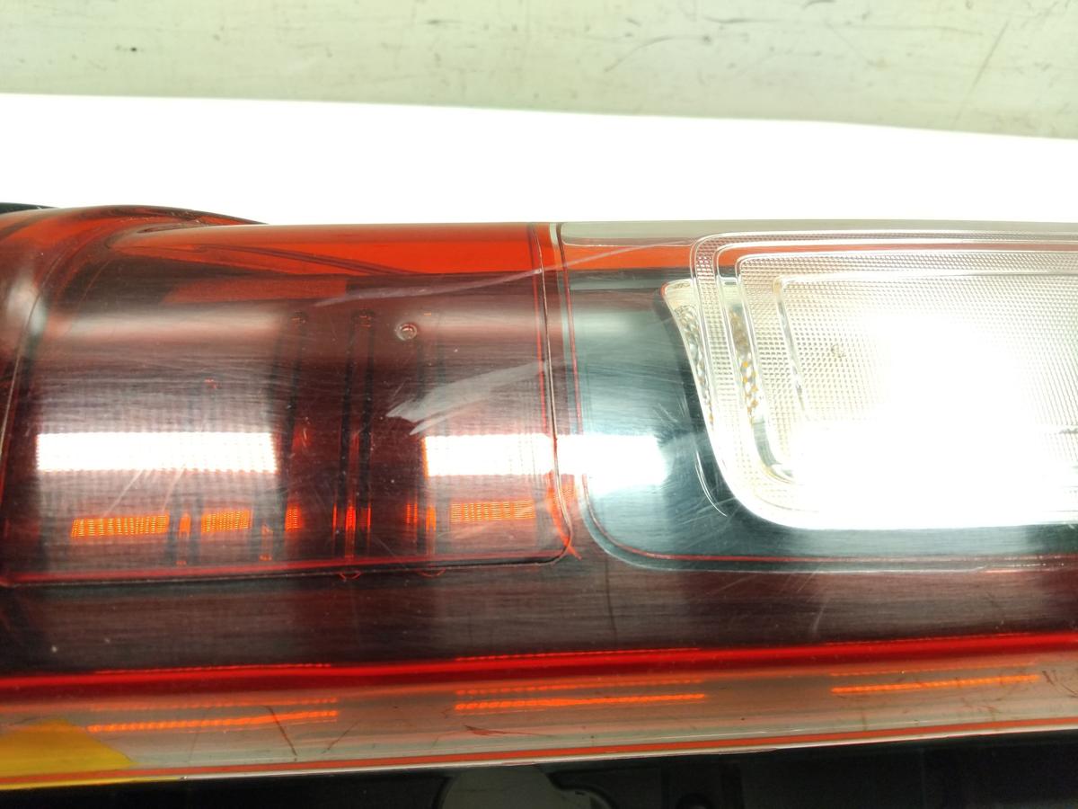 Renault Trafic 3 Kasten original Rückleuchte Heckleuchte rechts Bj.2021