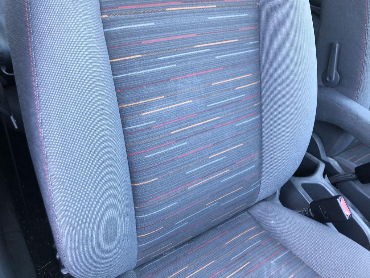 Ford C Max DM2 ab 07 Sitz vorn rechts Fahrersitz Stoff mit Muster Autositz