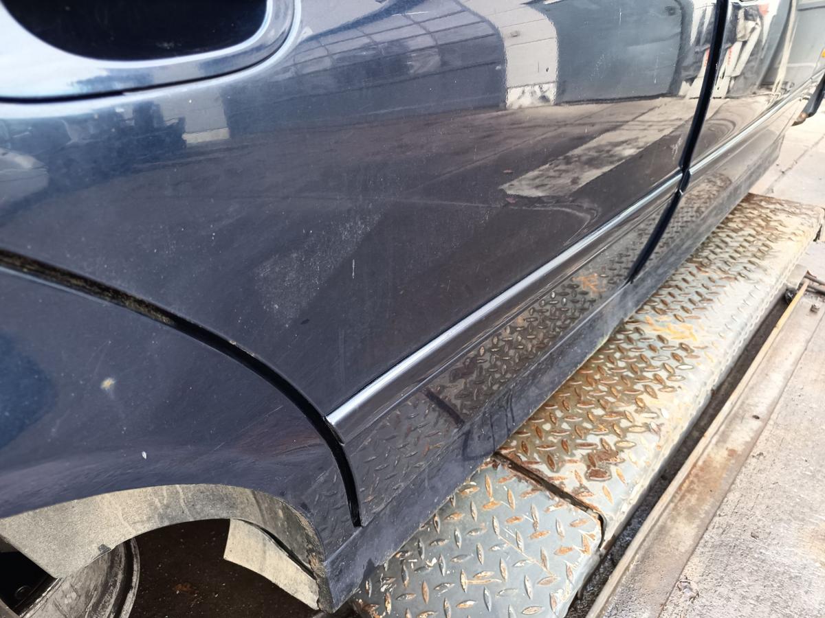 BMW E39 Touring original T&uuml;r hinten rechts Fond 317/5 Orientblau Bj 2003