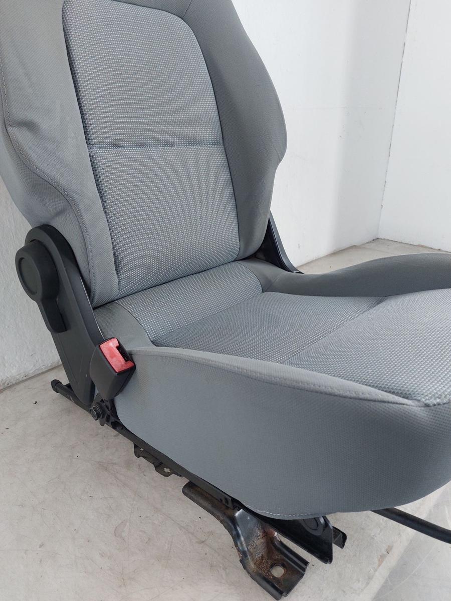 Mitsubishi Colt CZC Cabrio Sitz vorn links Fahrersitz Stoff hellgrau
