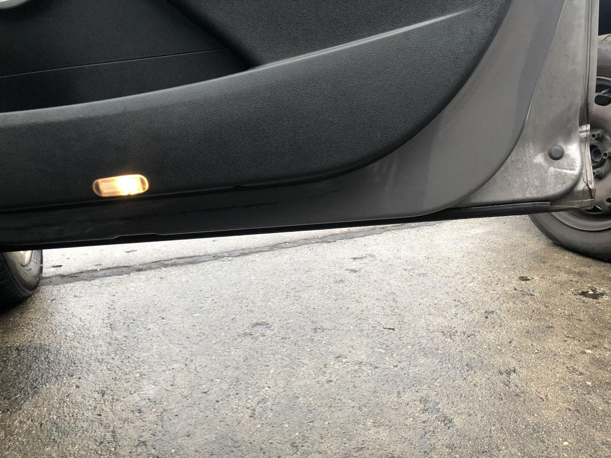 Renault Megane III 3 T&uuml;r vorn rechts Beifahrert&uuml;r im Rohbau TEKNG graumet Rohbau