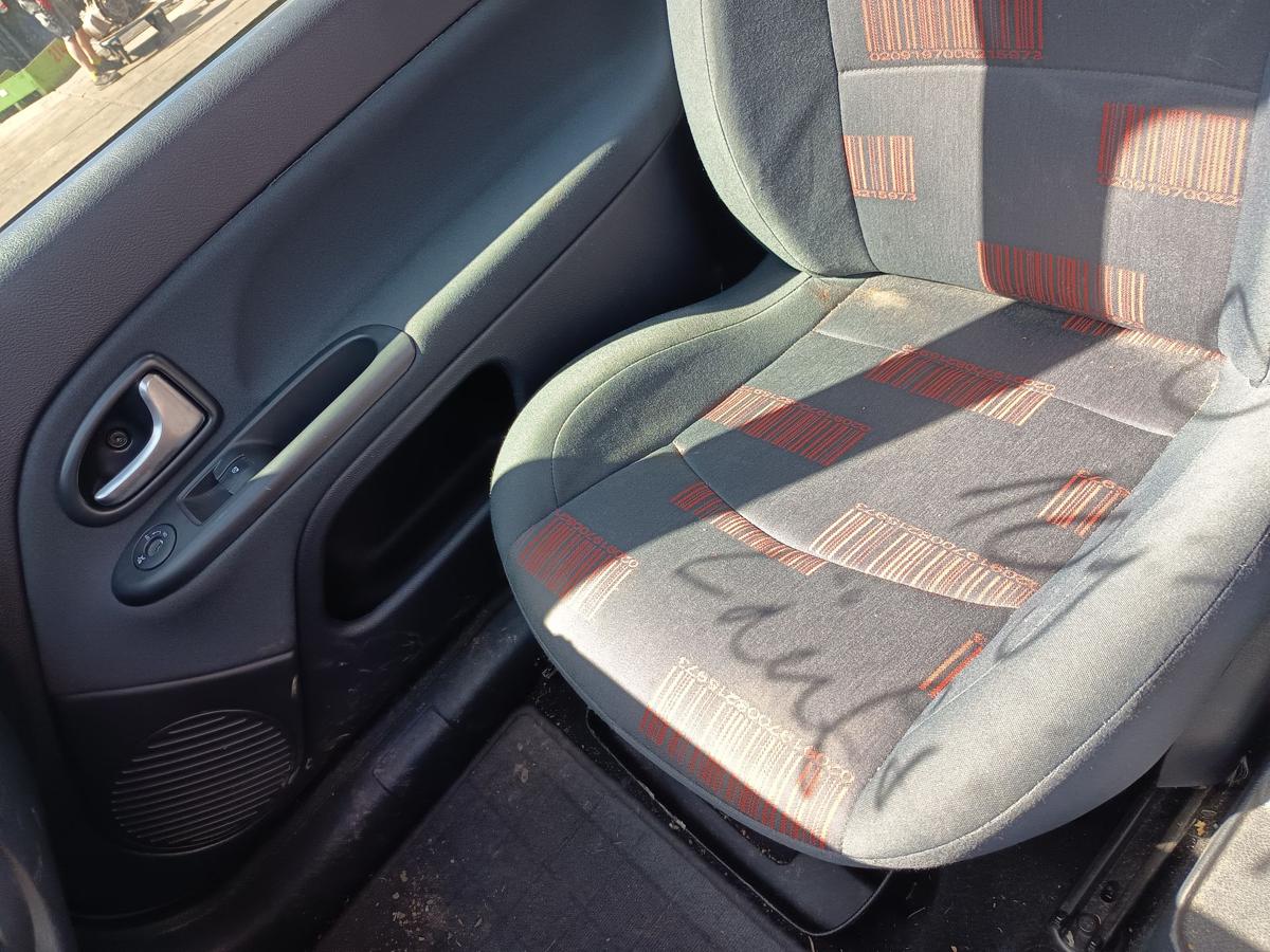 Renault Clio II orig Sitz vorn rechts 3-türer Beifahrersitz klappbar Bj 2005