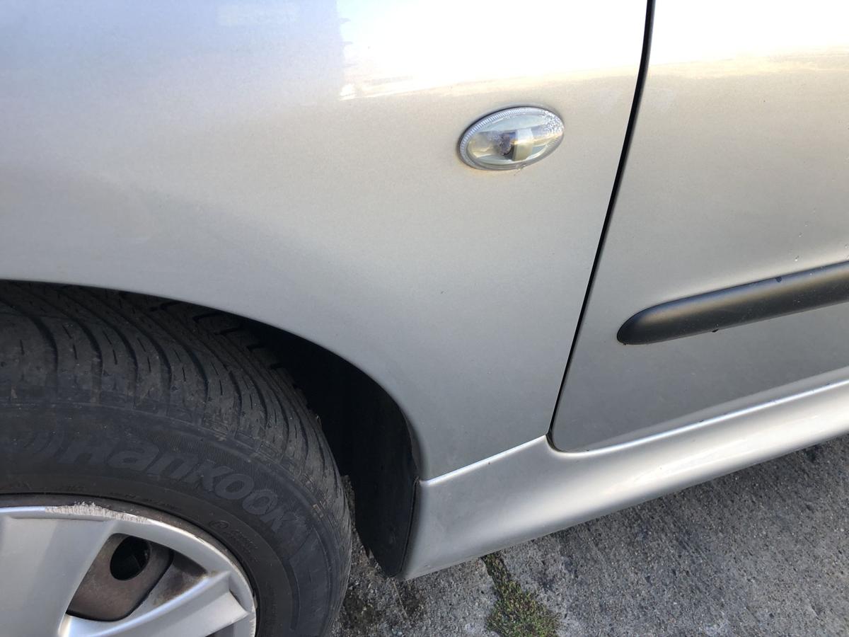 Peugeot 206+ Kotfl&uuml;gel vorn links Fahrerseite Seitenwand EZR Aluminiumgrau Met