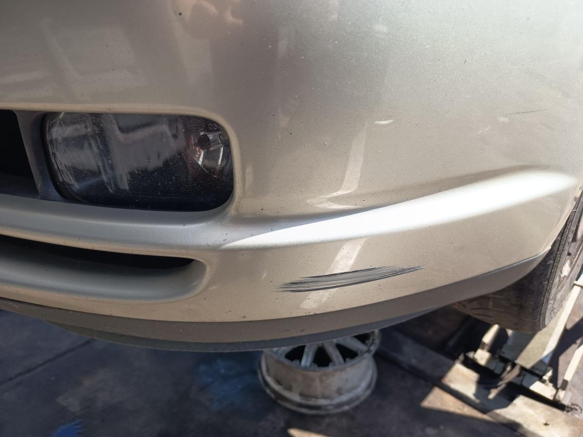 Toyota Avensis T25 original Sto&szlig;stange F&auml;nger vorn Front 1C0 Polarsilber Bj 2005