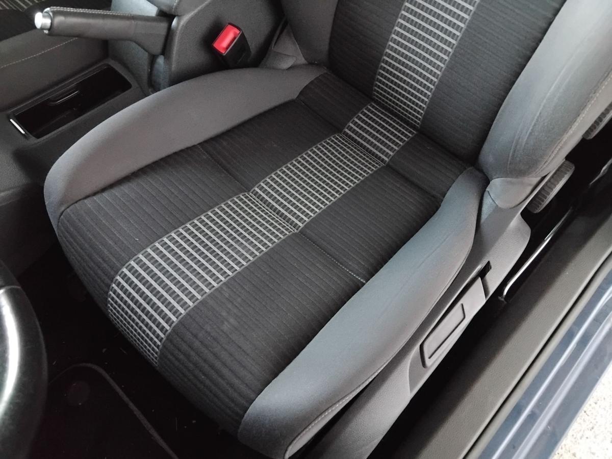 VW Golf 5 1K 3 türig Sitz vorn links Fahrersitz Stoff beheizt BJ2008