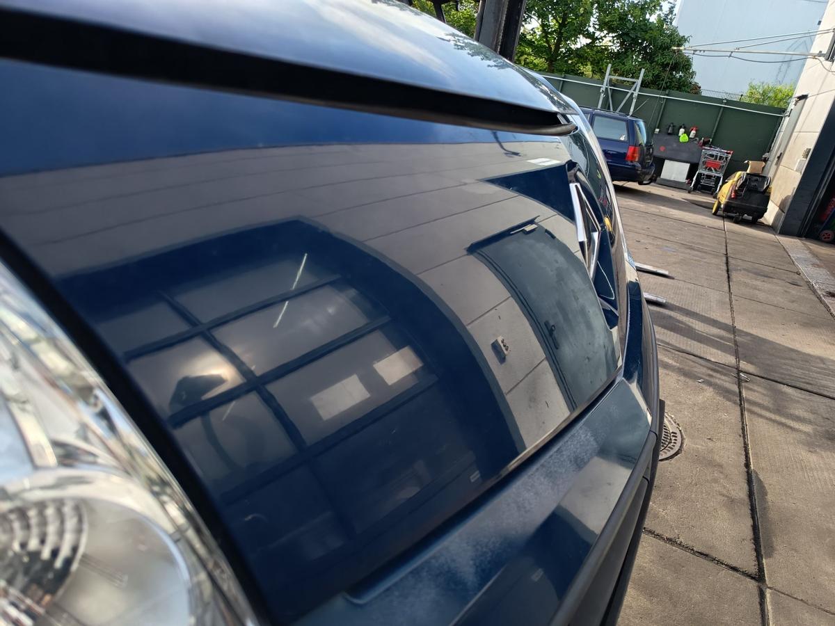 Renault Kangoo II original K&uuml;hlergrill Frontmittelteil KMOD Seladonblau Bj2008