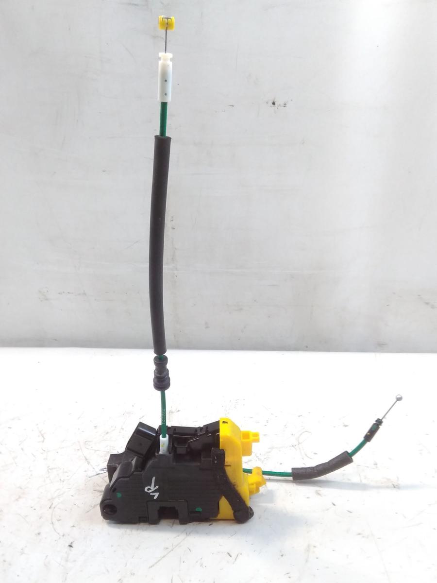 Hyundai i30 Kombi GD orig T&uuml;rschlo&szlig; vorn rechts mit Zentralverriegelung BJ2015