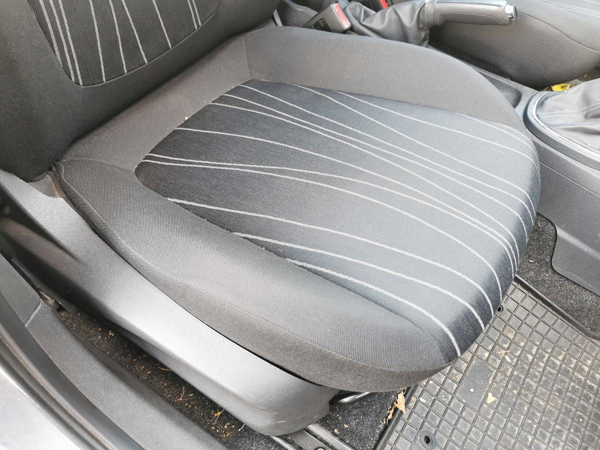 Opel Corsa D Beifahrersitz Sitz Autositz vorn rechts 5 Türer Stoff Opel Corsa D Beifahrersitz Sitz Autositz vorn rechts 5 Türer Stoff