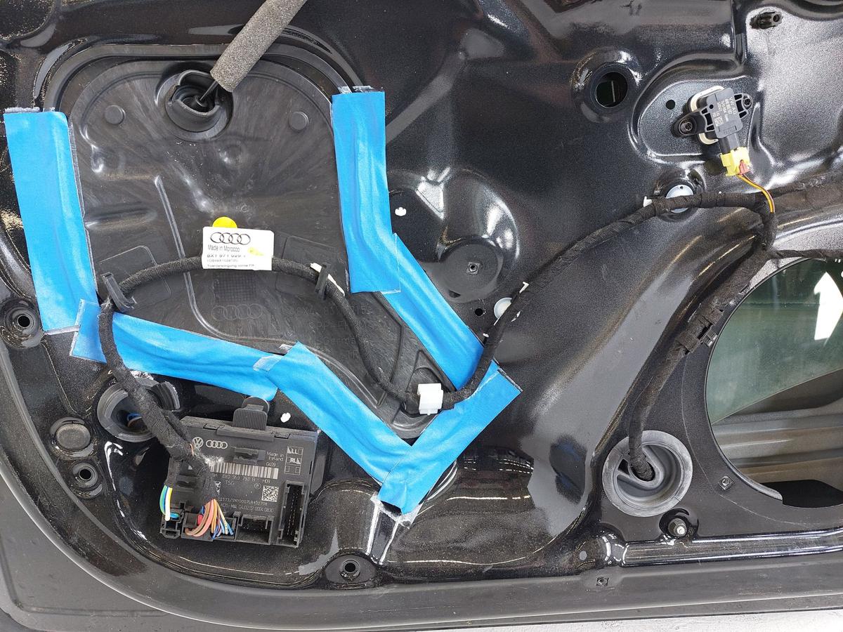 Audi A1 8X Sportback Tür vorn links Fahrertür LZ9Y Phantomschwarz nur 5 türer