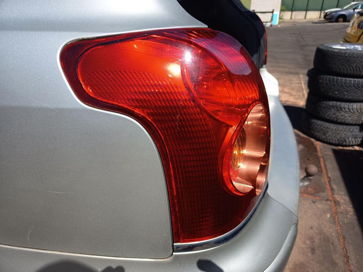 Toyota Avensis T25 Kombi original R&uuml;ckleuchte links Heck Schluss Licht Bj 2005