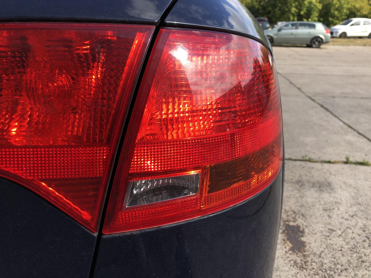 Audi A4 8E B7 Avant Rückleuchte rechts außen Ecke Rücklicht Kombi Heckleuchte