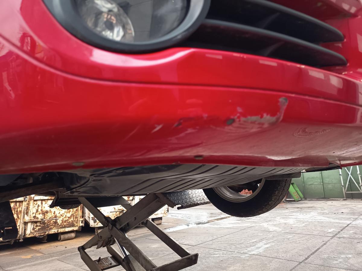 Audi A3 8PA original Sto&szlig;stange F&auml;nger vorn Front Y3J Brillantrot Bj 2005