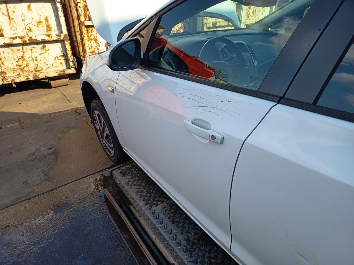 Opel Astra J original T&uuml;r vorn links Fahrer Rohbau Z40R Schneewei&szlig; Bj 2013